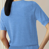 Dzianinowy t-shirt damski z krótkim rękawem – elegancki basic