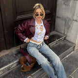 Stylowa kurtka damska z ekoskóry z paskiem