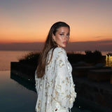 Elegancki kardigan damski z ozdobnymi kwiatami i perłami