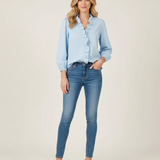 Damska koszula z falbanką i guzikami – elegancka i stylowa