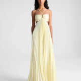 Zwiewna sukienka maxi z wiązaniem na szyi i odkrytymi plecami