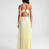 Zwiewna sukienka maxi z wiązaniem na szyi i odkrytymi plecami