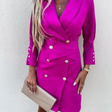 Elegancka sukienka marynarkowa z ozdobnymi guzikami