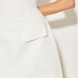 Elegancka sukienka mini z wysokim kołnierzem i kieszeniami