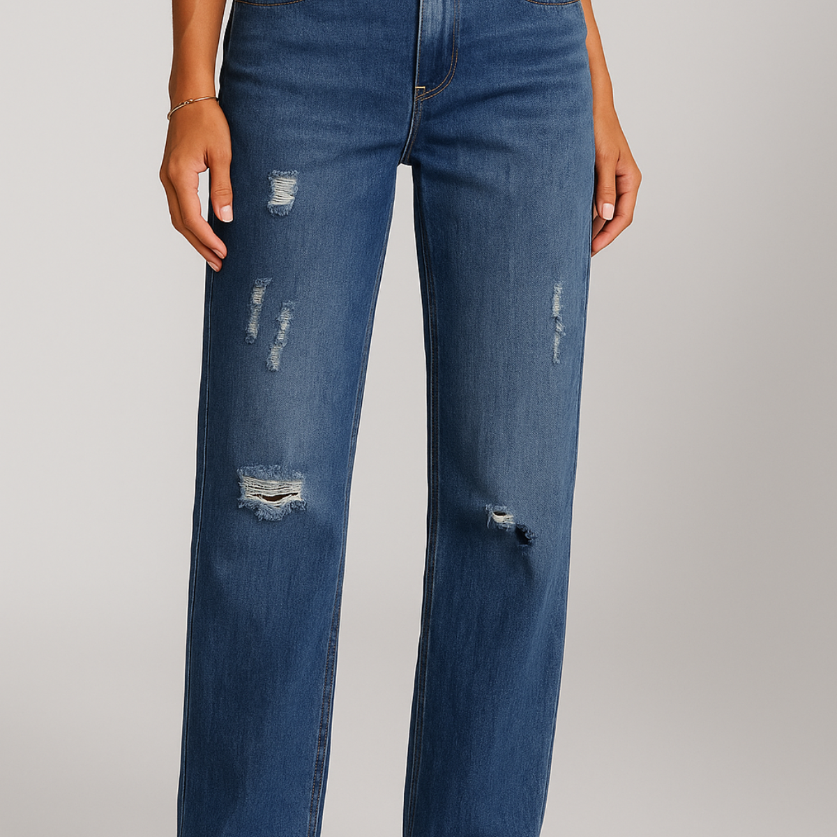 Damskie jeansy z prostą nogawką i przetarciami