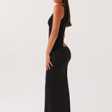 Sukienka maxi z wycięciem na biodrze i odkrytymi plecami