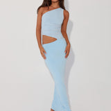 Sukienka maxi z wycięciem na biodrze i odkrytymi plecami