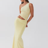 Sukienka maxi z wycięciem na biodrze i odkrytymi plecami