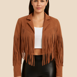 Zamszowa kurtka damska z frędzlami – styl boho i western na każdą okazję