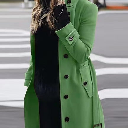 Elegancki płaszcz damski z paskiem i guzikami – stylowy trencz na każdą okazję