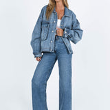 Klasyczna kurtka jeansowa oversize – modna katana damska na każdą porę roku