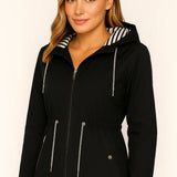 Kurtka damska przeciwdeszczowa z kapturem – lekka parka na wiosnę i jesień