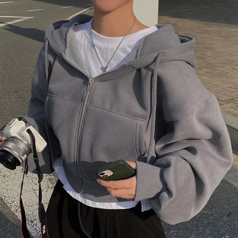 Krótka bluza damska z kapturem i zamkiem