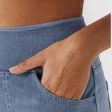 Jeansowe spodnie damskie z szeroką nogawką – wysoki stan i klasyczny krój