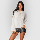 Sweter damski oversize w jasnoszarym kolorze – luźny krój z długim rękawem