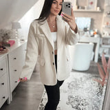 Damska elegancka marynarka o klasycznym kroju