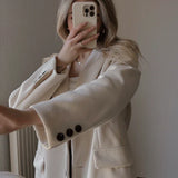 Damska elegancka marynarka o klasycznym kroju