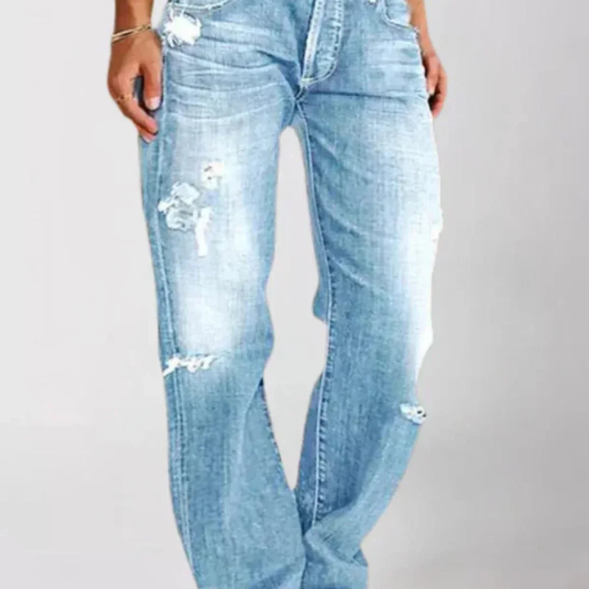 Damskie jeansy z prostą nogawką i przetarciami