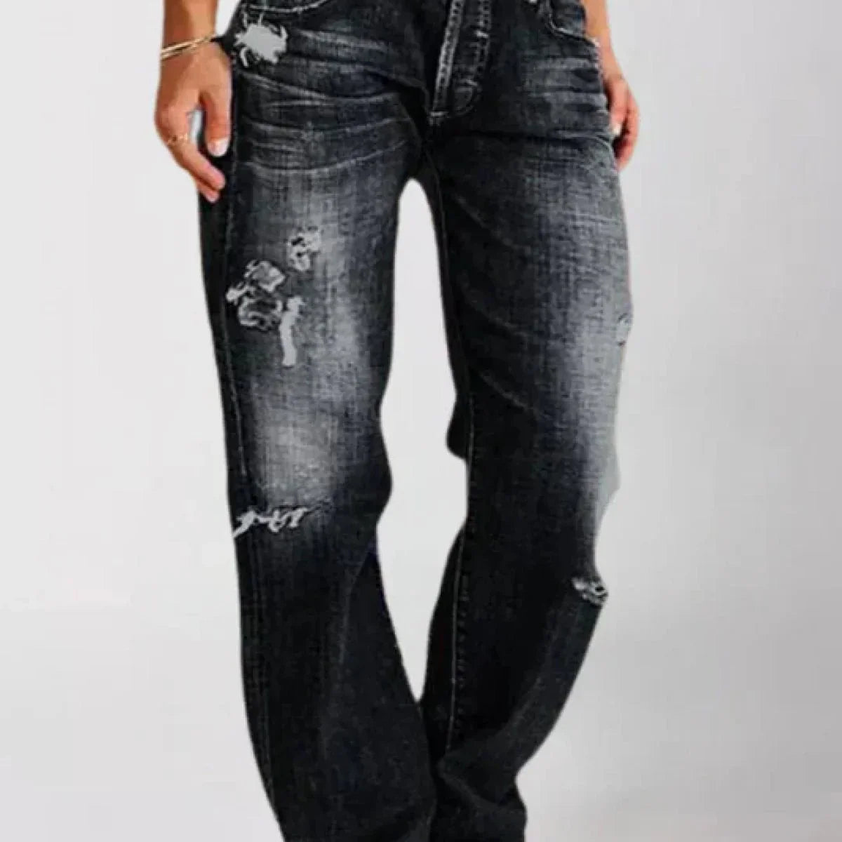 Damskie jeansy z prostą nogawką i przetarciami