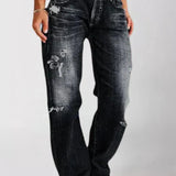 Damskie jeansy z prostą nogawką i przetarciami