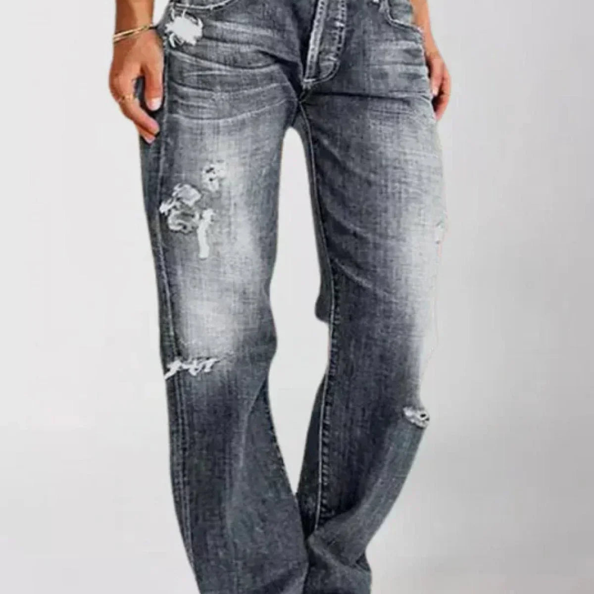 Damskie jeansy z prostą nogawką i przetarciami