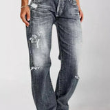 Damskie jeansy z prostą nogawką i przetarciami