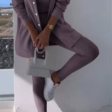 Damski komplet dresowy z odkrytym ramieniem i joggerami