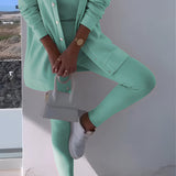 Damski komplet dresowy z odkrytym ramieniem i joggerami