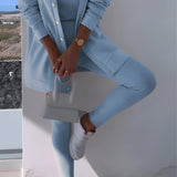 Damski komplet dresowy z odkrytym ramieniem i joggerami