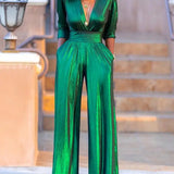 Elegancki kombinezon z połyskiem i kopertowym dekoltem