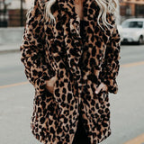 Damskie futerko w panterkę z kołnierzem i kieszeniami