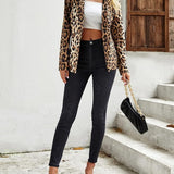 Damska marynarka w panterkę o dopasowanym kroju