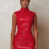 Dopasowana sukienka mini z efektem skóry i golfem